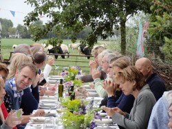 Lunch Lange tafels in het Gras